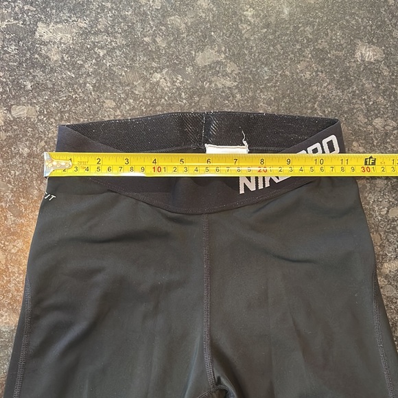 Nike Pro - DriFit Black Capri Legging - Picture 3 of 5